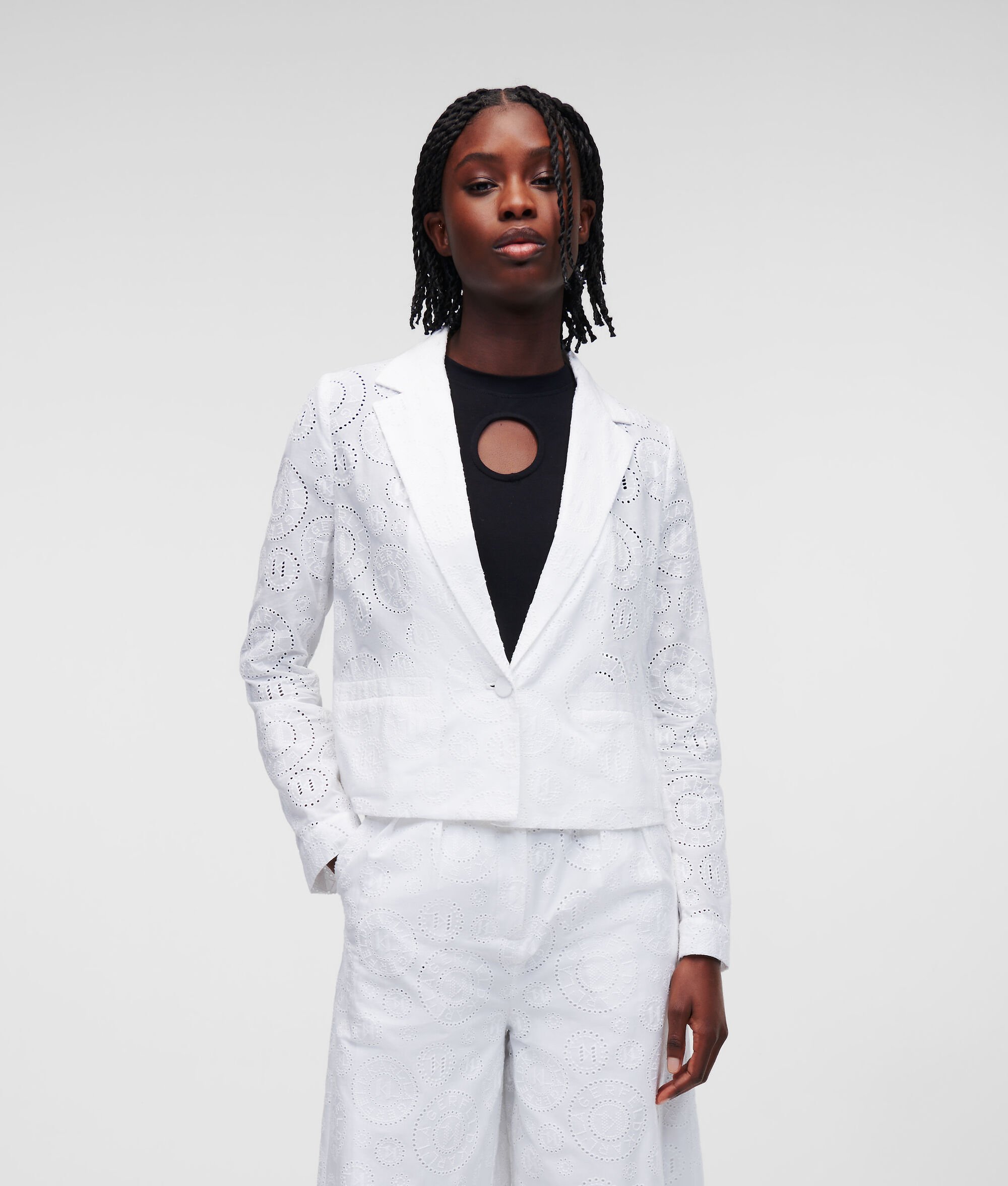 (image for) Unbeatable BRODERIE ANGLAISE CROPPED BLAZER